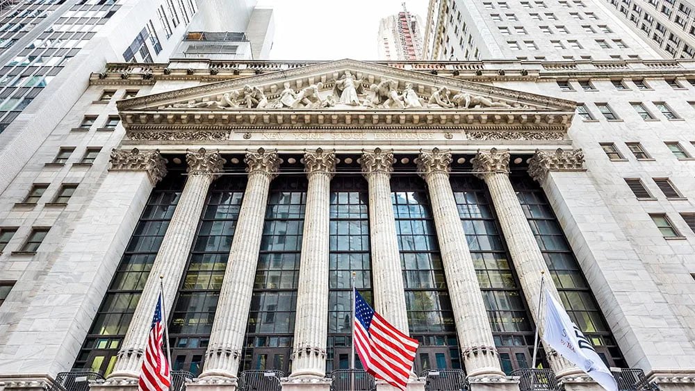 Dow снижается перед данными по безработице; Nvidia колеблется на отчёте