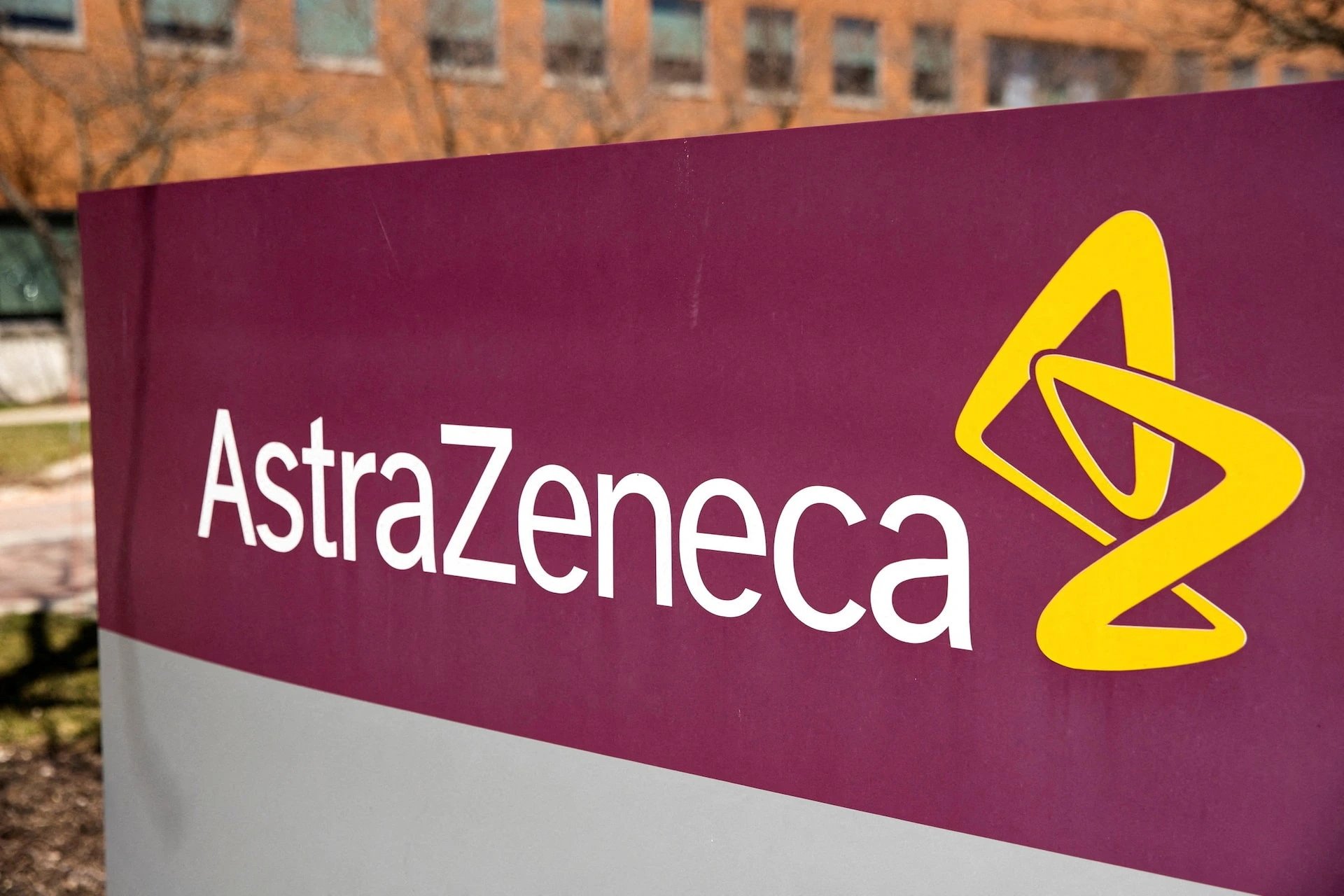 AstraZeneca прекратила позднюю стадию исследования волрустомига при раке лёгких после рекомендации комитета