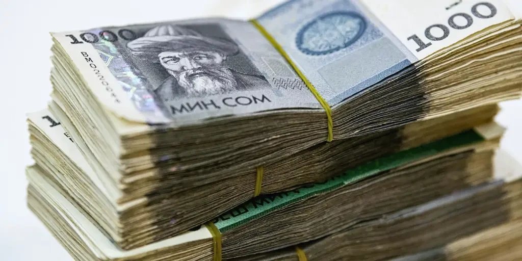 Средняя зарплата в Бишкеке достигла 64 293 сомов, строительство выросло в 1,7 раза