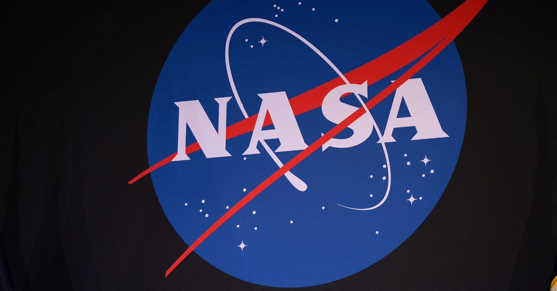 Исследование NASA показало, что некоторые земные микробы могут выжить на Луне