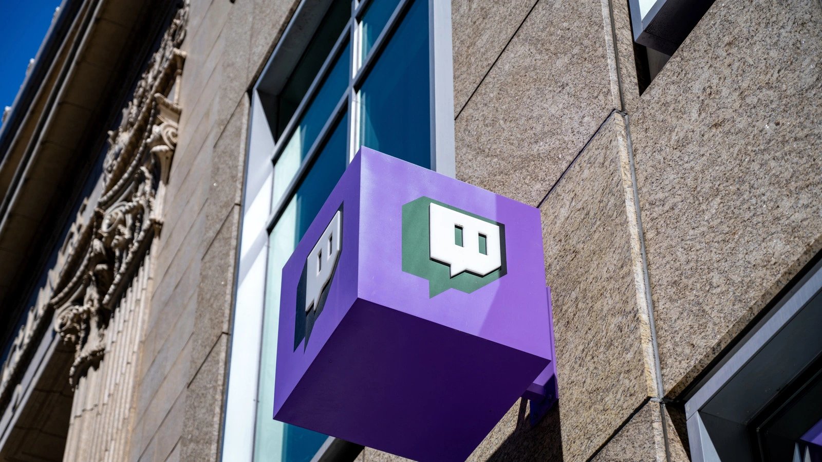 Twitch и Amazon столкнулись с коллективным иском из-за обучения ИИ на контенте стримеров