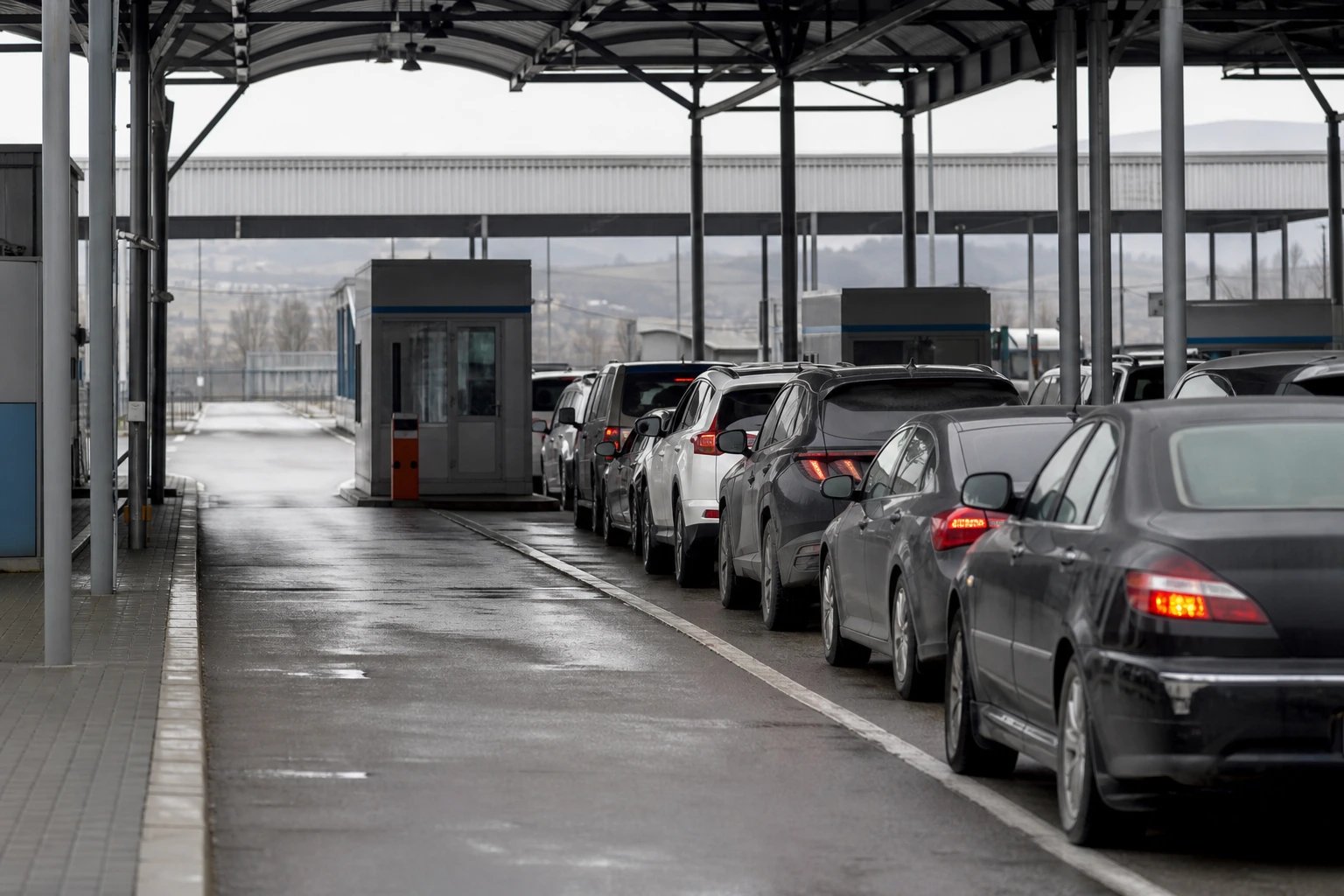Казахстан и Россия договорились ускорить пропуск транспорта через границу