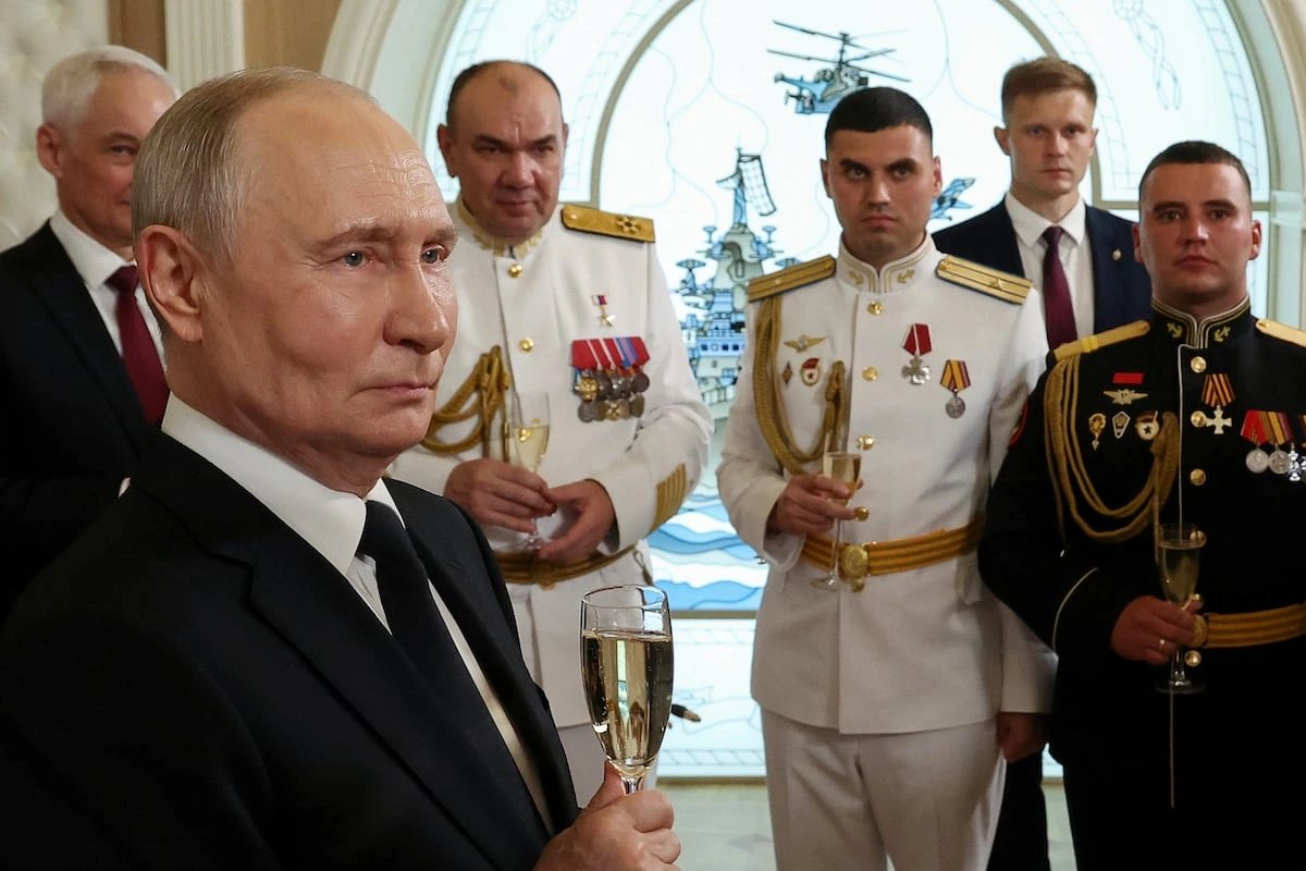 Bloomberg сообщает, что в апреле Россия оказалась на грани нехватки денег из-за военных расходов