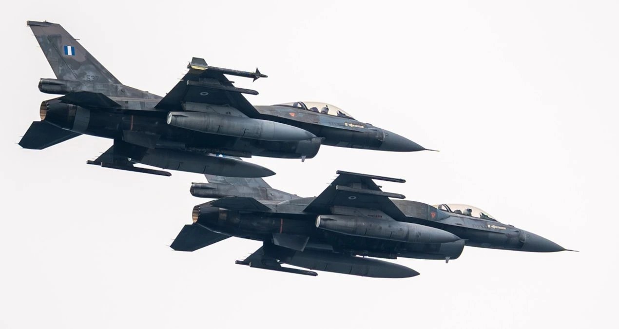 Греческие F-16 подняты на перехват турецкого беспилотника у Афин