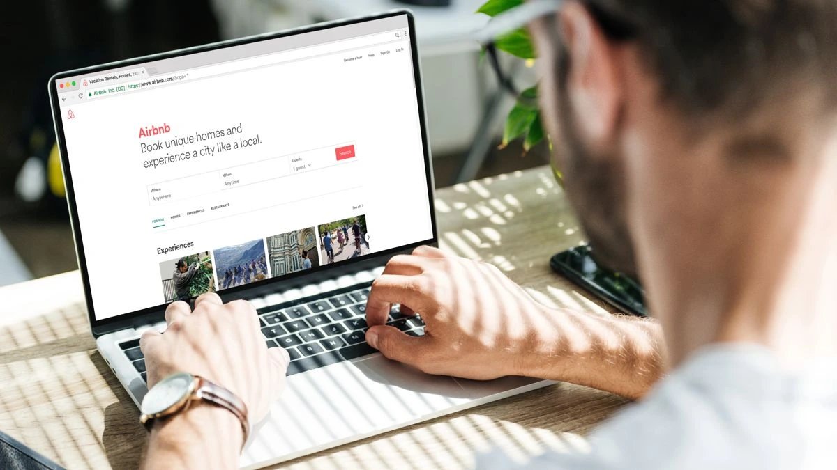 EU Commission drafts law letting cities curb Airbnb-style rentals