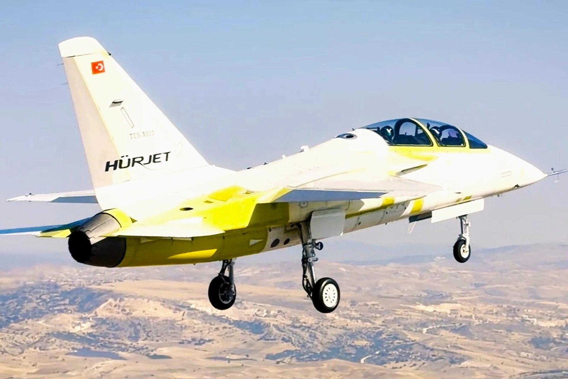 Первый серийный учебно-боевой самолёт Hürjet совершил первый полёт