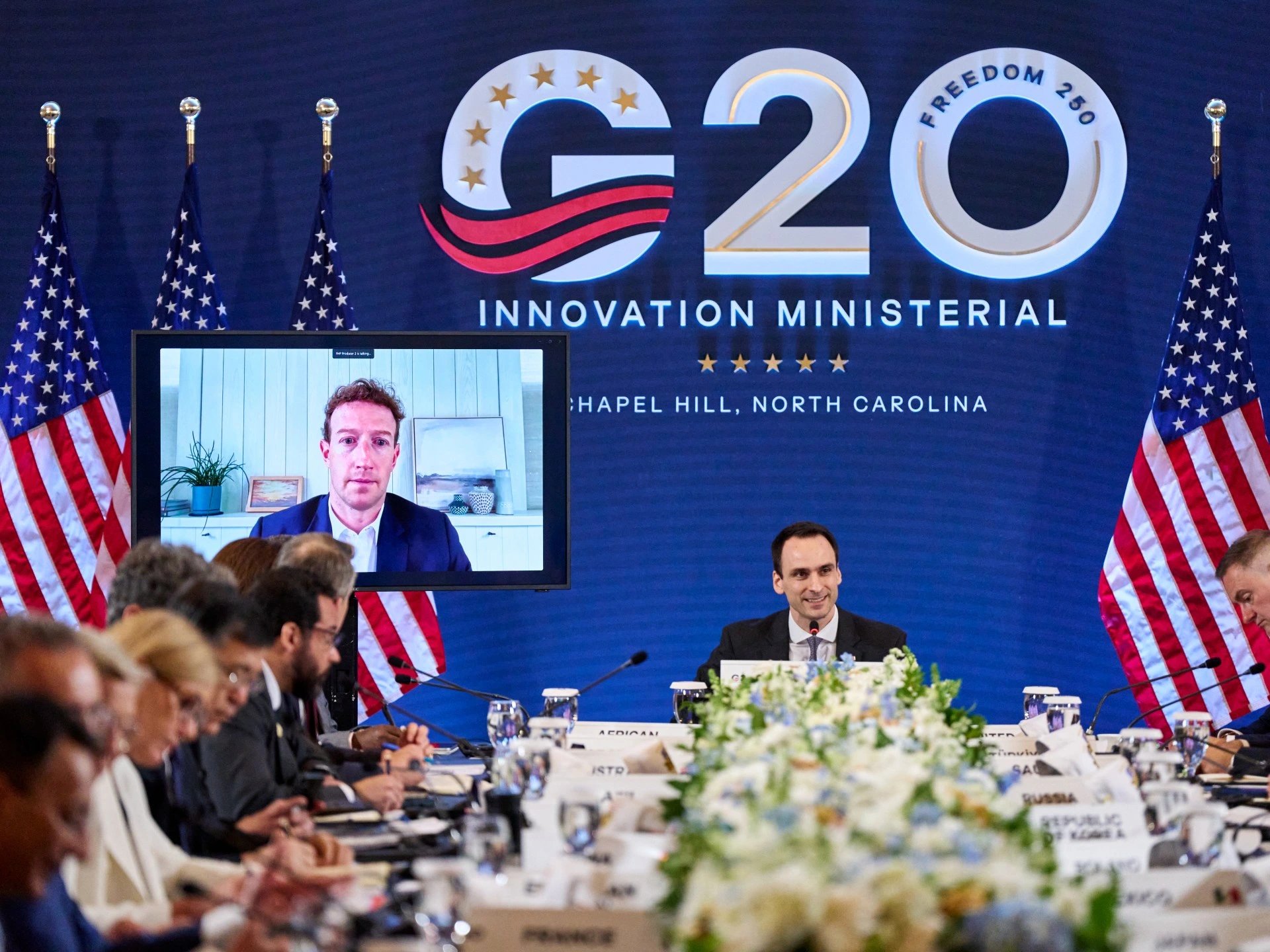 США призвали G20 ослабить регулирование ИИ, ЕС проверяет 30 компаний