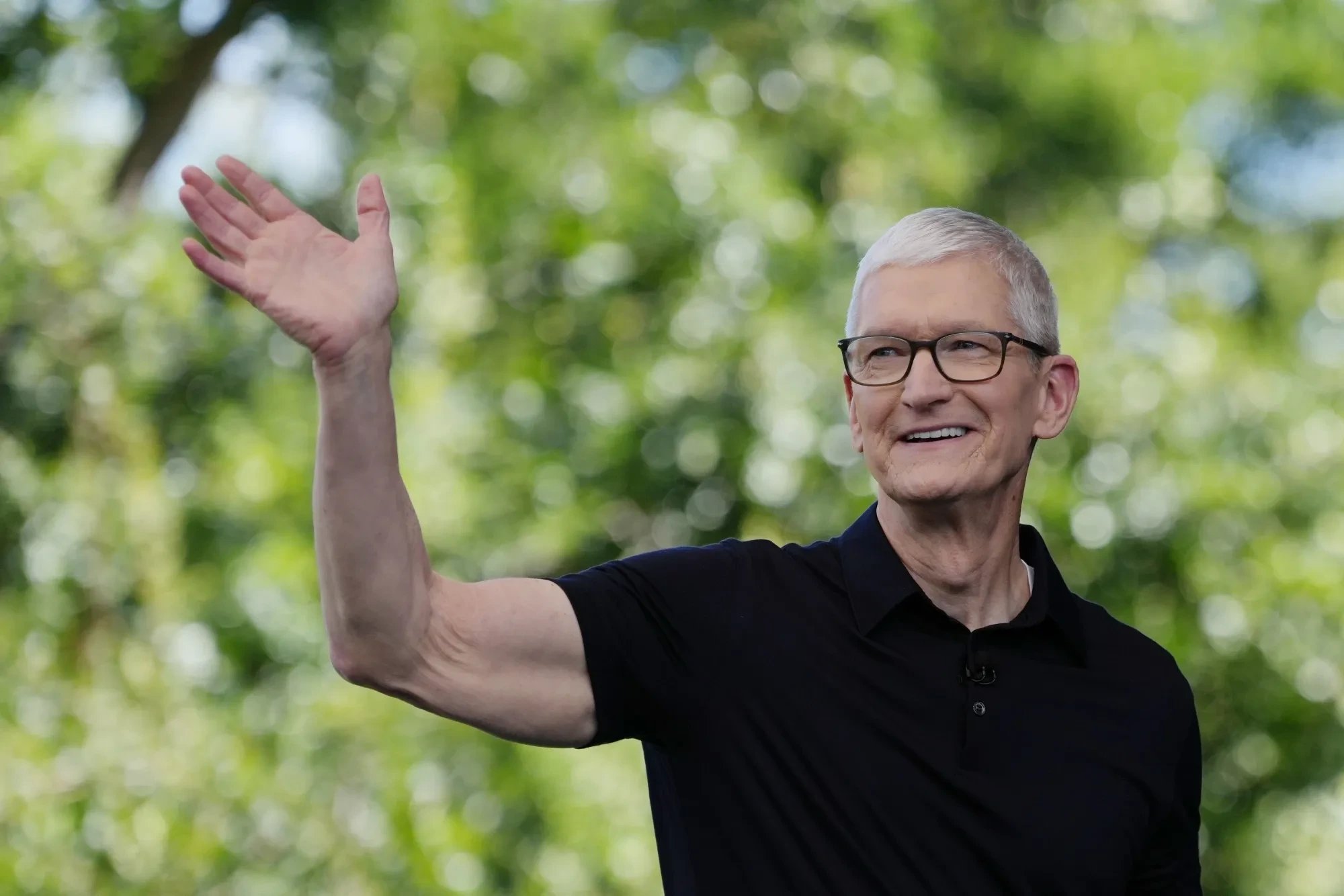 Тим Кук покинул пост гендиректора Apple, предупредив о «столетнем наводнении» цен на чипы памяти