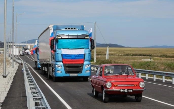 Россия и КНДР открыли первый автомобильный мост через реку Туманная