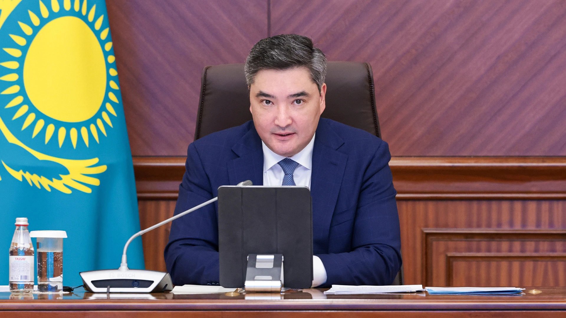 Бектенов призвал новый кабинет работать на опережение после выборов в Курултай