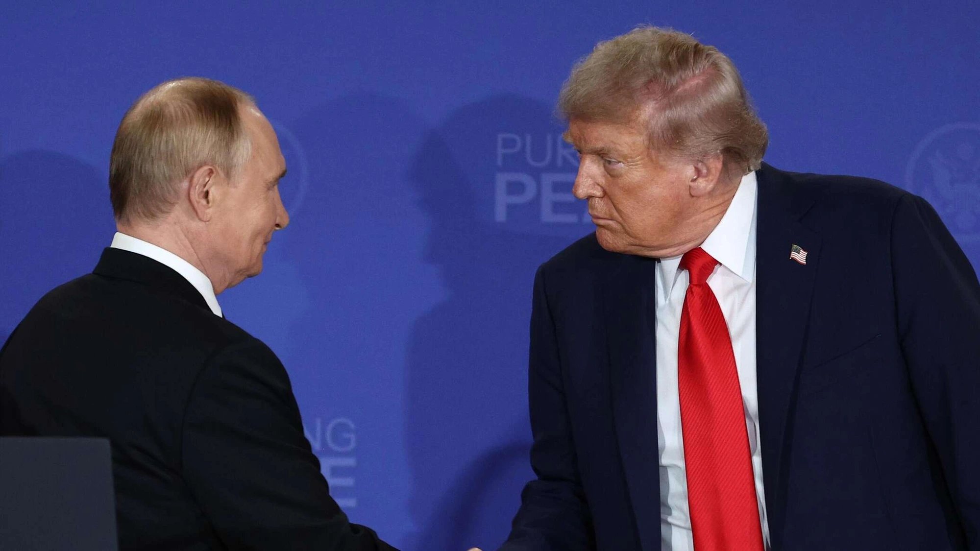 Путин и Трамп обсудили поездку спецпосланников США в Москву и Киев