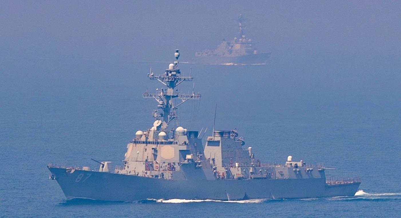 КСИР заявляет об ударах по 2 кораблям США и 8 танкерам в Ормузском проливе