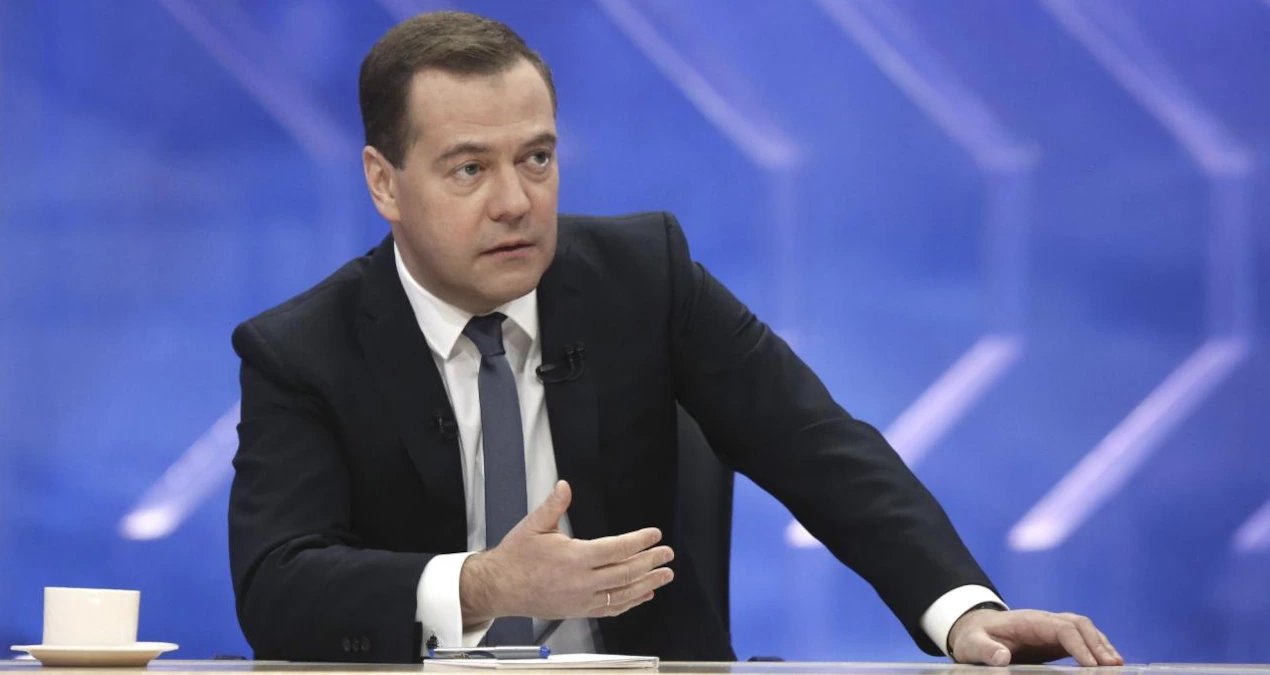 Медведев заявил, что Россия применит ядерное оружие при угрозе безопасности