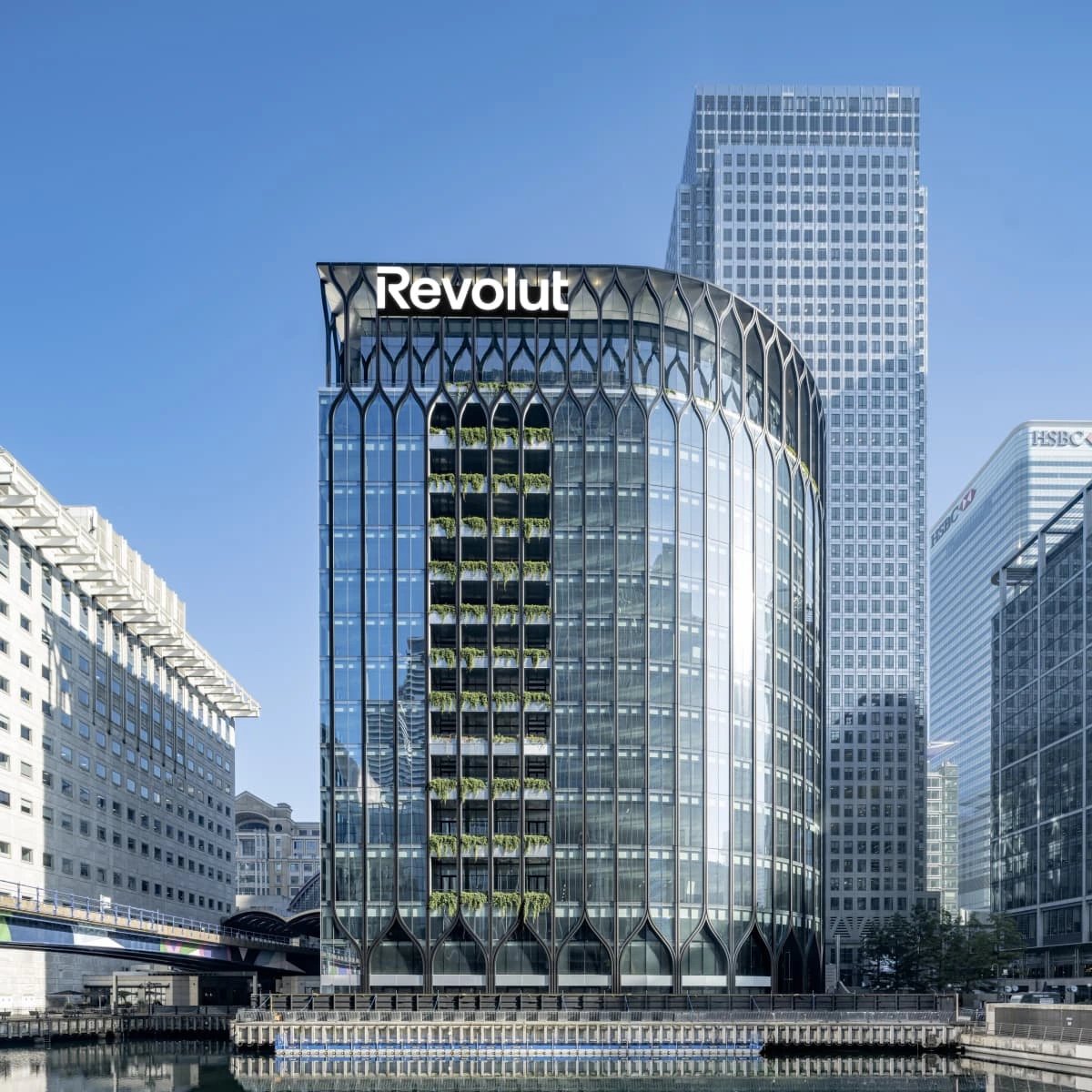 Revolut раскрыл паспорта и биткоин-истории клиентов по поддельному запросу властей
