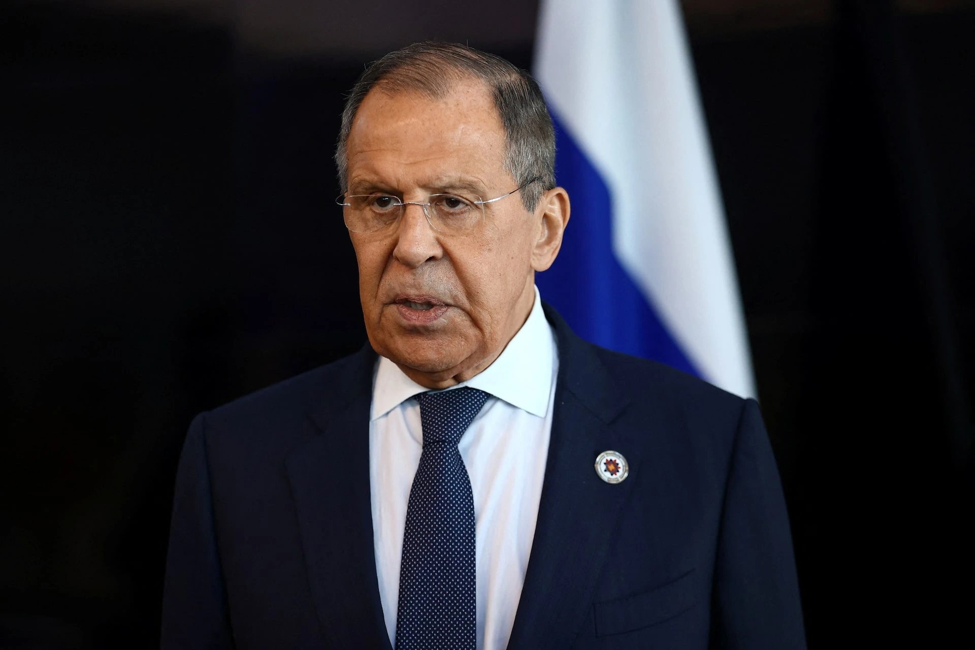 Лавров: РФ не будет останавливать войну ради переговоров с Украиной