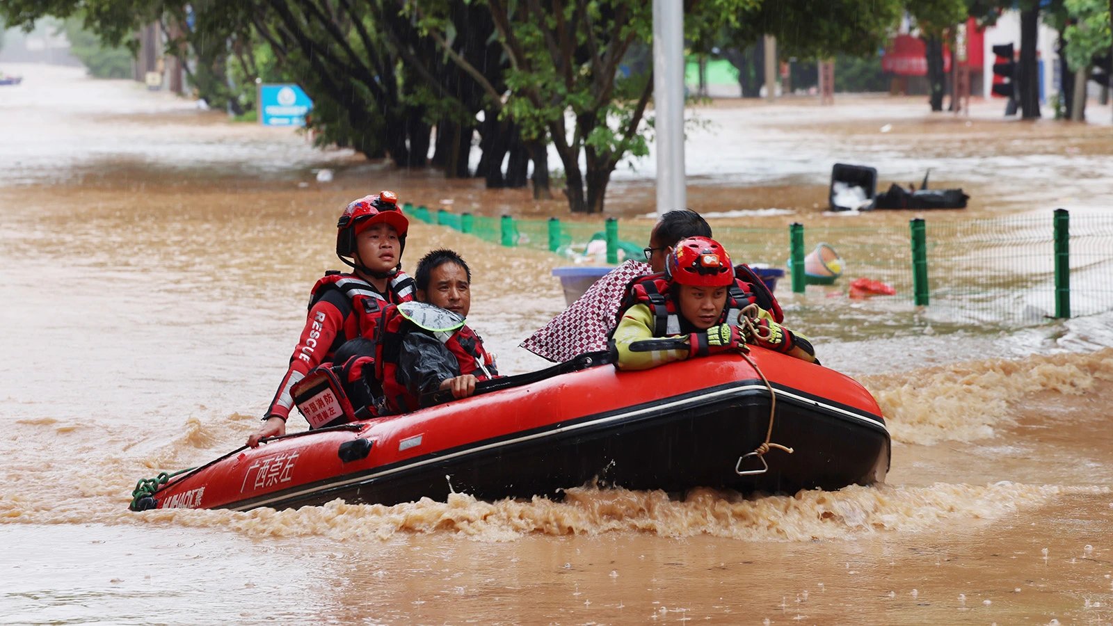 Hainan evacuates 31,564 people as torrential rains trigger flood alerts