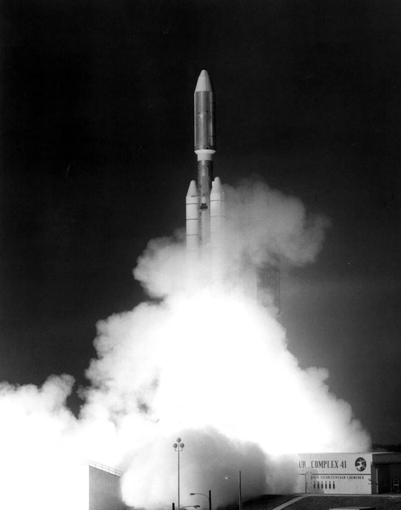 Voyager 1's 1977 launch set stage for 2012 interstellar crossing