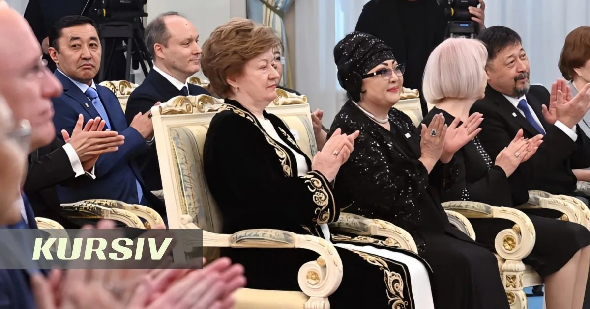 Токаев вручил госнаграды трем деятелям культуры