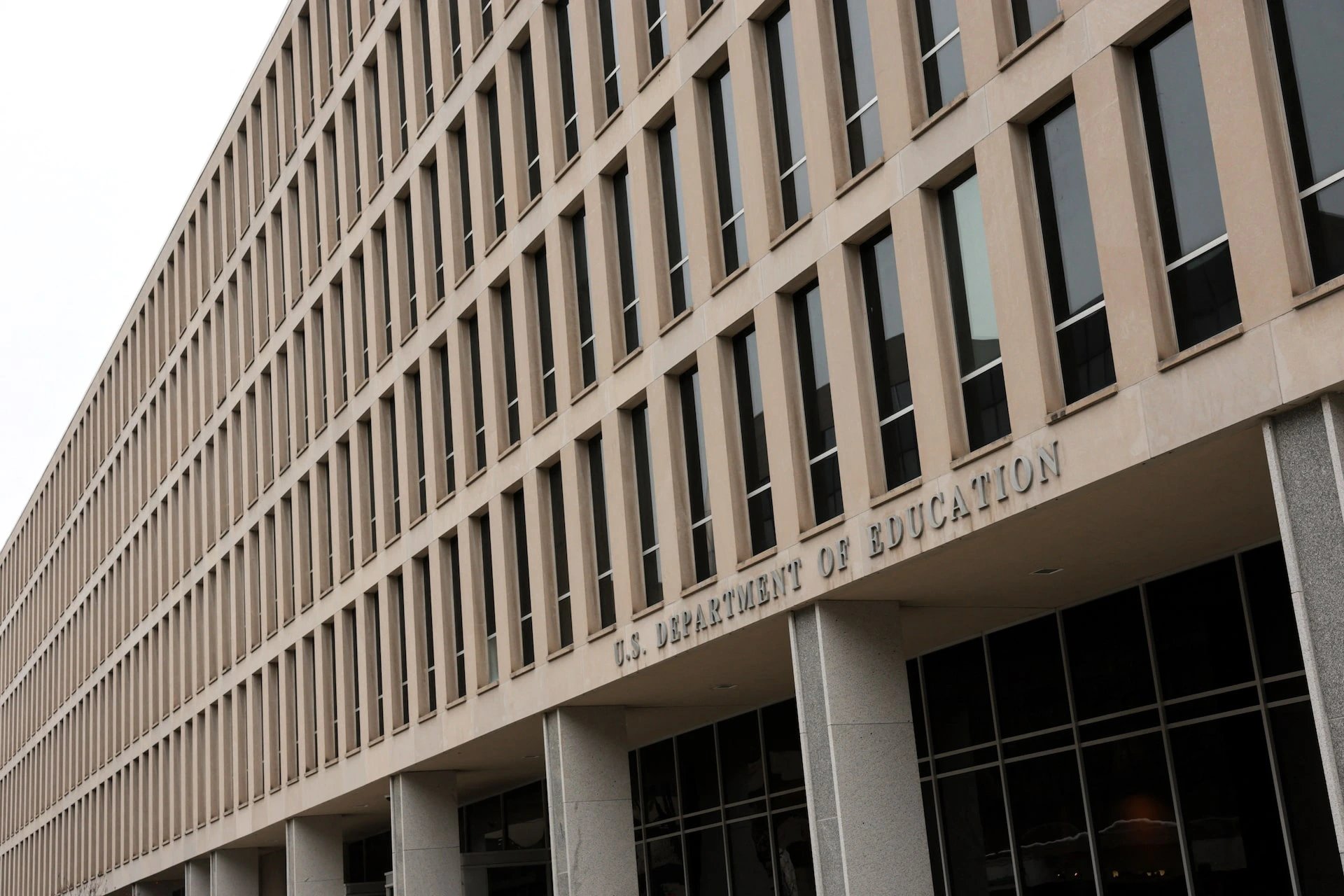 Минобразования США призывает школы не менять дисциплинарные правила ради сокращения расовых различий