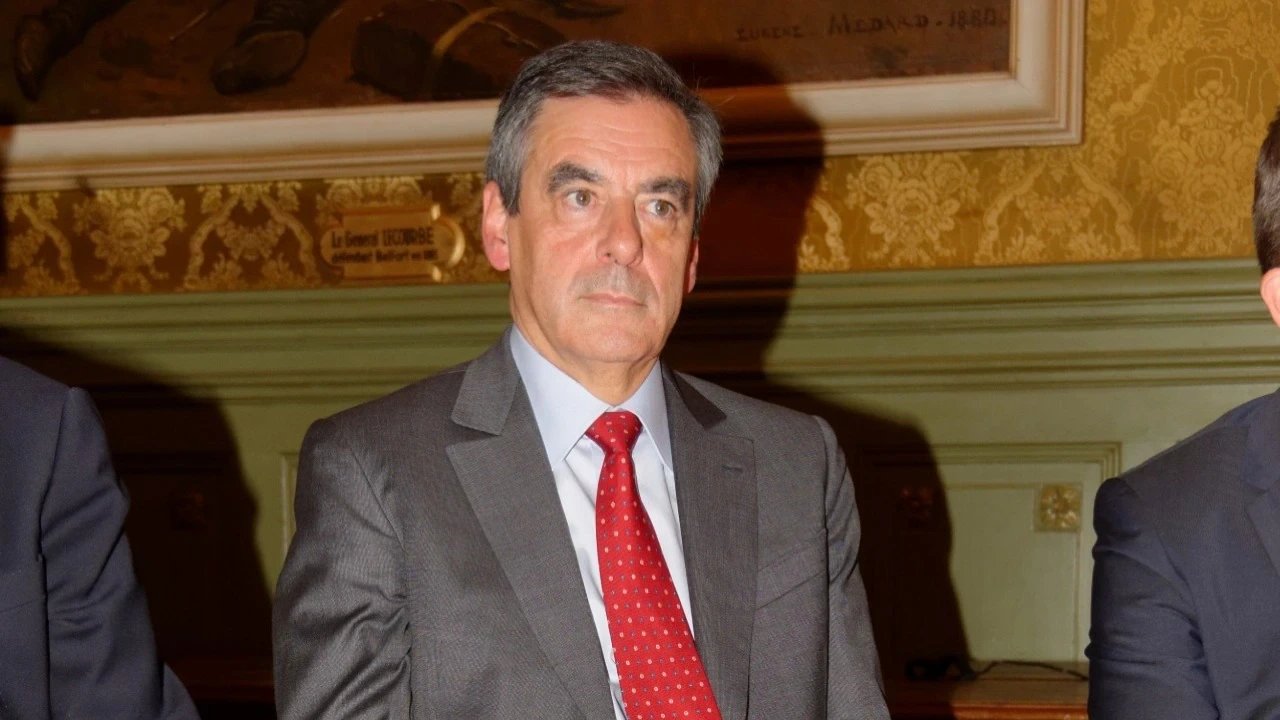 Macron bars ex-PM Fillon from Legion of Honour for 10 years