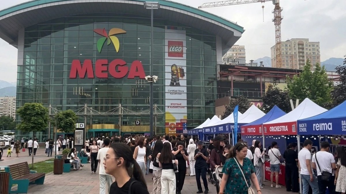 Посетителей ТРЦ Mega Alma-Ata эвакуировали из-за ложной пожарной тревоги