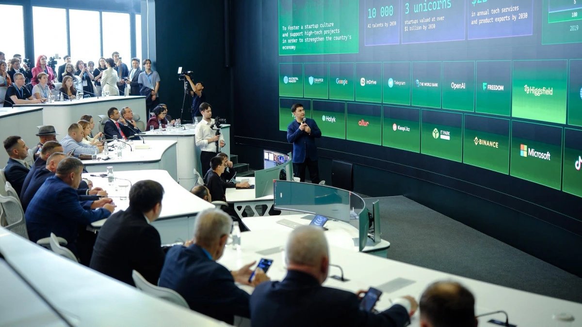 Главы зарубежных ЦИК посетили центр искусственного интеллекта Alem.ai в Астане