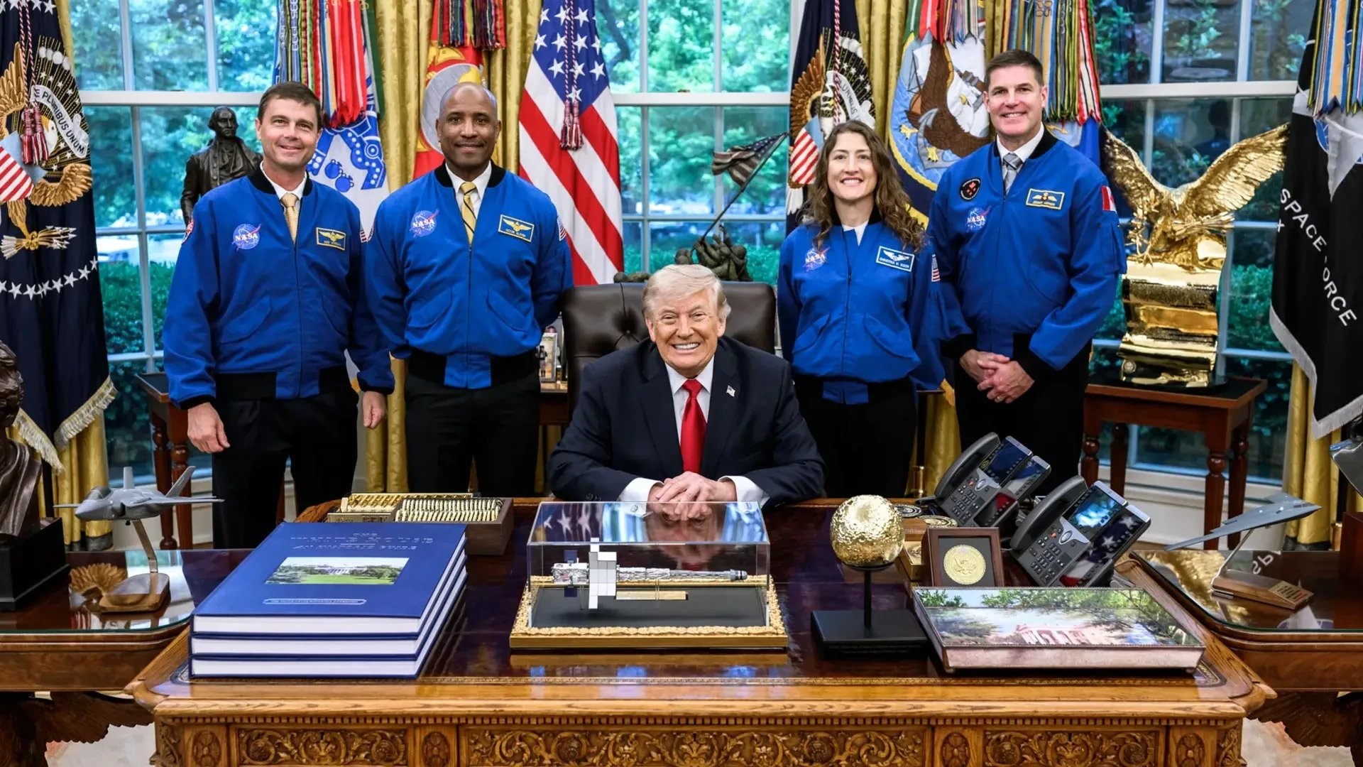 Трамп вручит Космическую медаль почета Конгресса астронавтам Artemis II