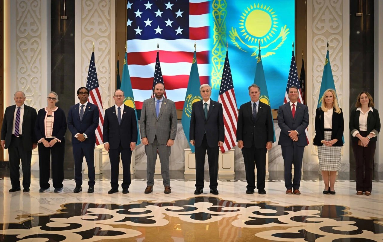 Токаев встретился с делегацией Конгресса США в Астане перед саммитом G20