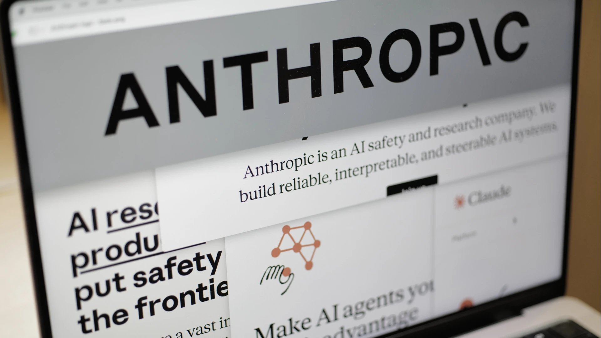 Суд признал незаконным внесение Anthropic в черный список Пентагона