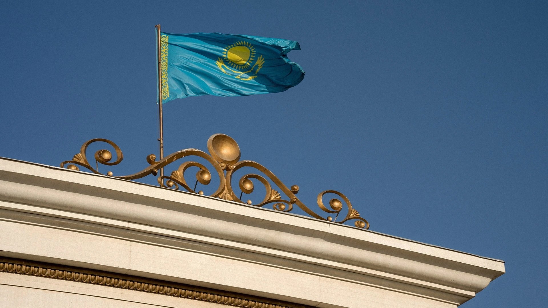 Казахстан утвердил постановление о слиянии и ликвидации десятков госорганов
