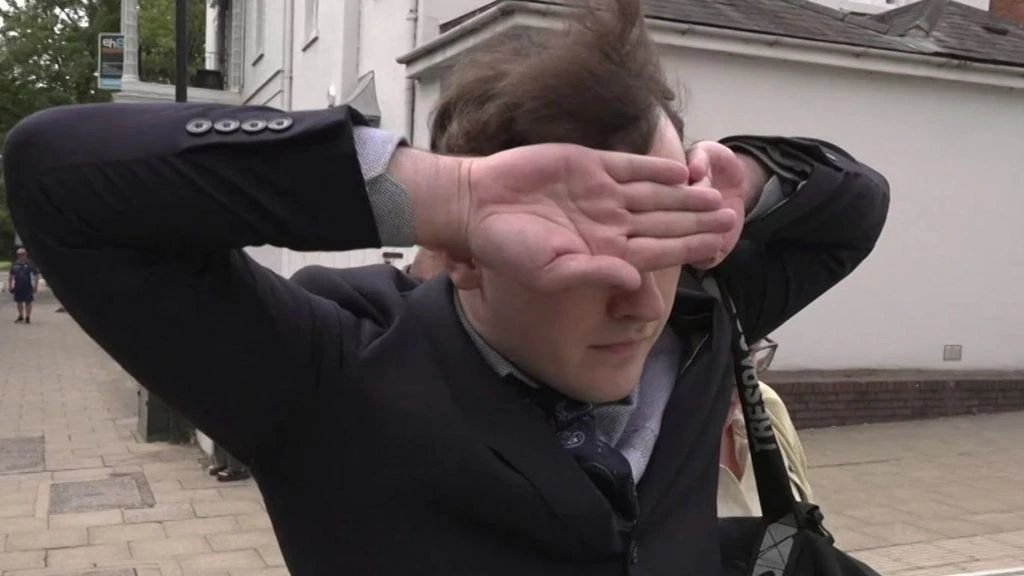 Бывший сотрудник HMRC осуждён на два года за разжигание ненависти после расследования BBC