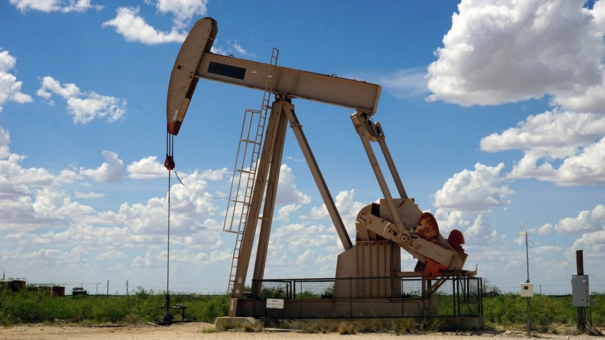 Казахстан закладывает в бюджет цену нефти $70 за баррель на 2027-2029 годы