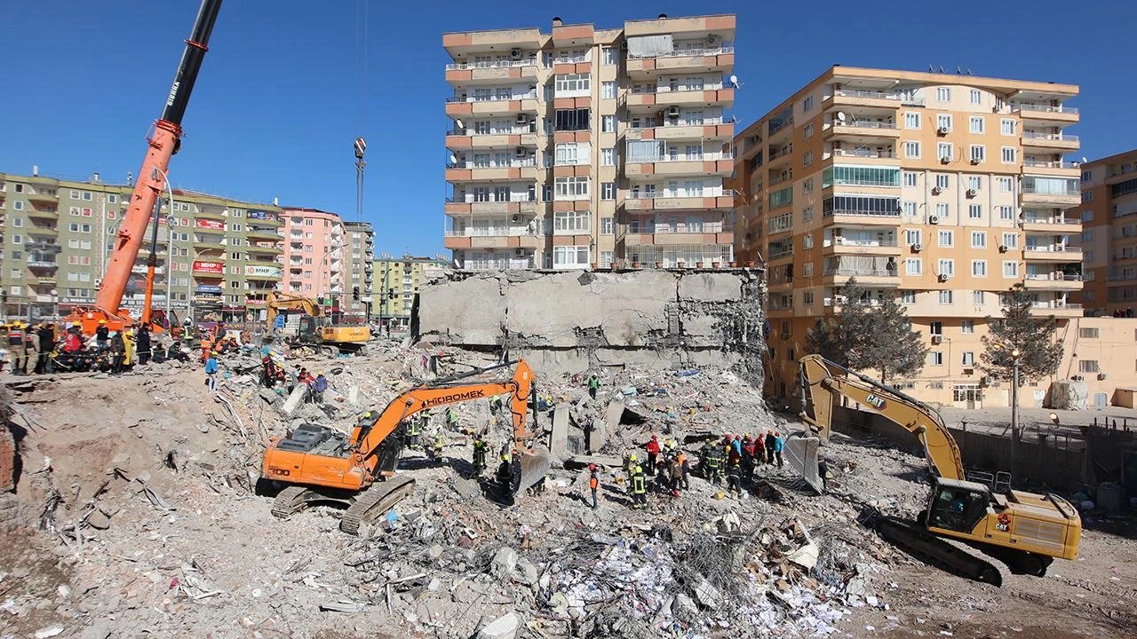 Экспертиза: в доме в Диярбакыре, где погибли 77 человек, была срезана колонна