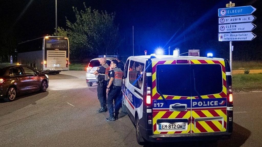 Пассажирский поезд сошёл с рельсов под Руаном, пострадали 44 человека