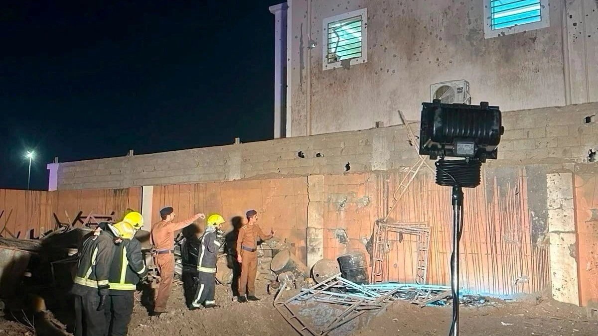 Снаряд хуситов ранил двух человек и повредил мечеть в саудовском регионе Джизан